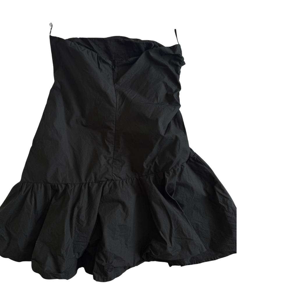 Vestido Negro Asimétrico con Flores