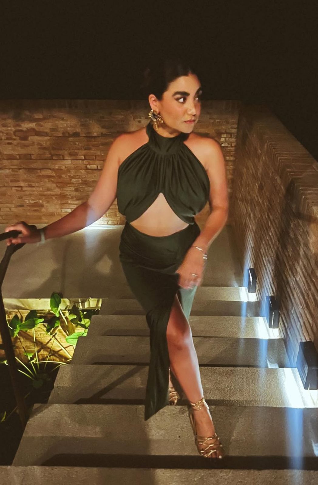Vestido Maxi Verde Olivo con Cut-Out