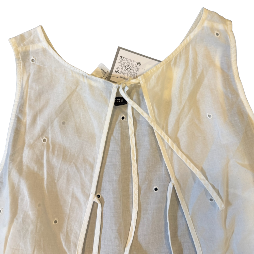 Blusa bordada de tirantes