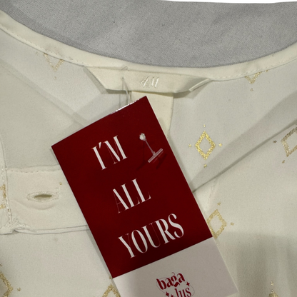 Camisa blanca con dorado