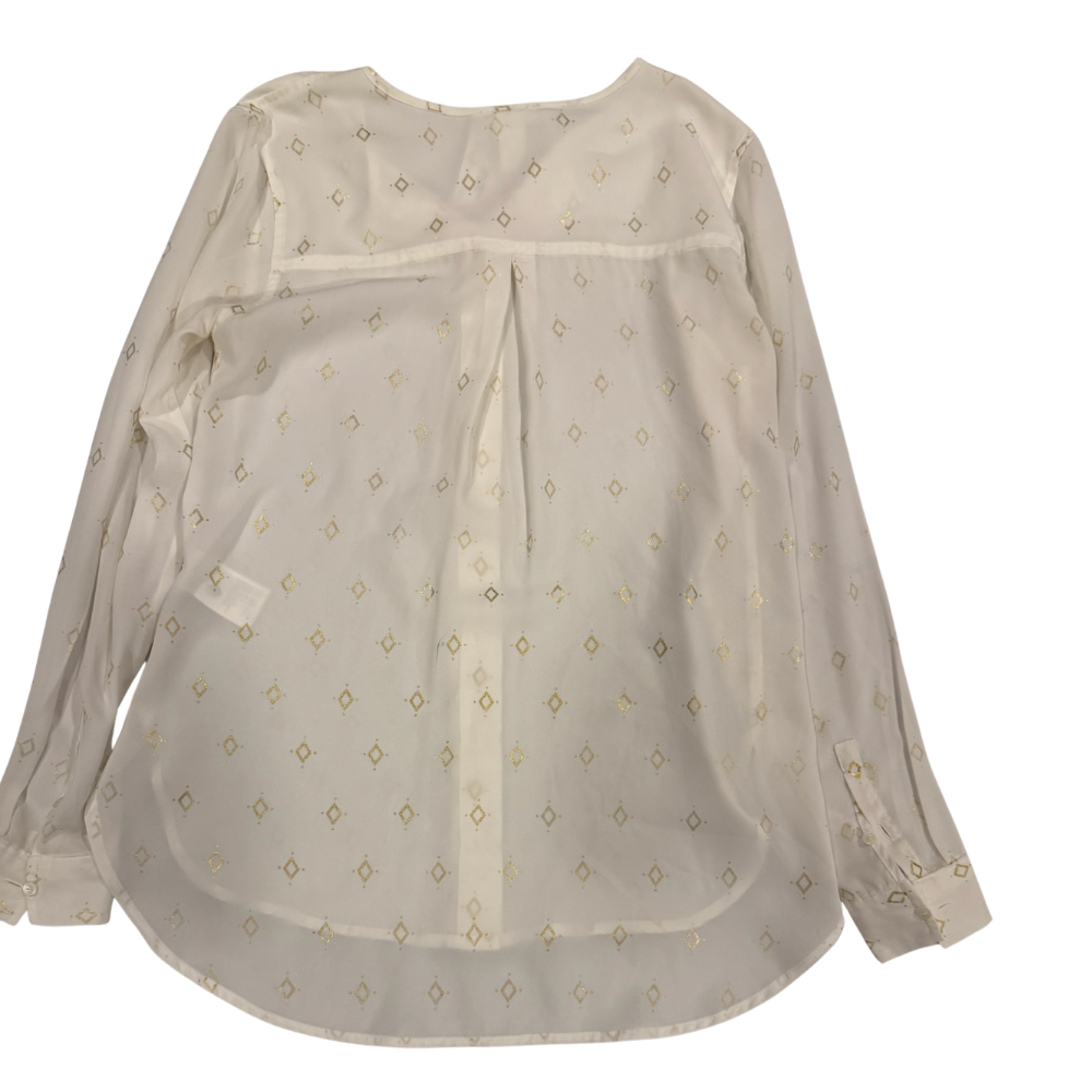 Camisa blanca con dorado