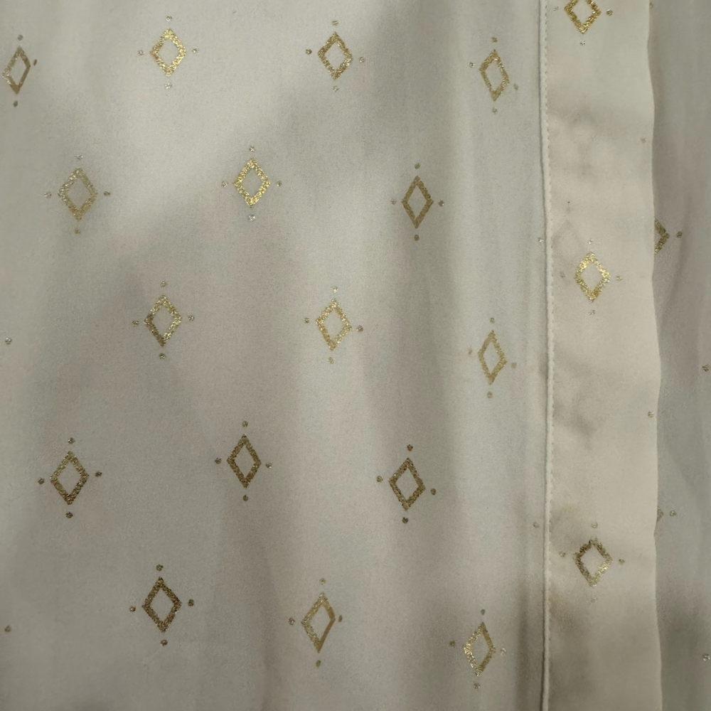 Camisa blanca con dorado